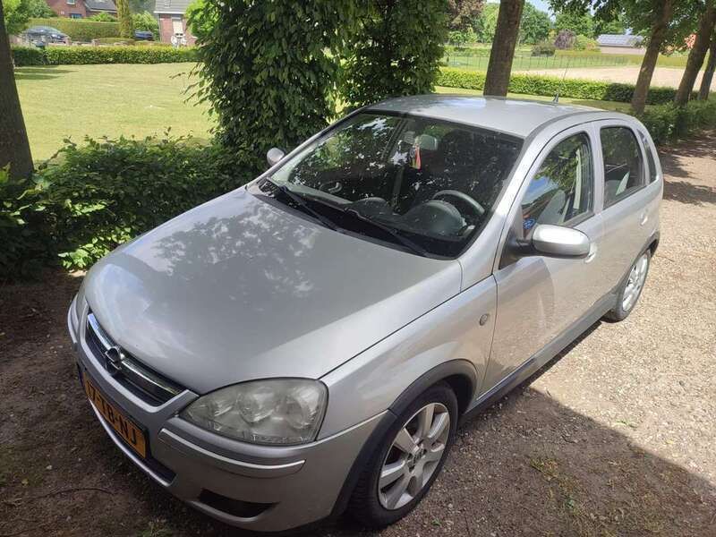 Zilver Gebruikt 2006 Opel Corsa Hatchback | € 1.000 - Afbeelding 1/4