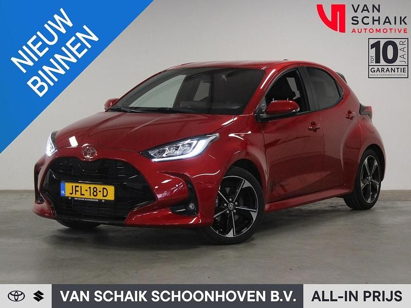 Rood Occasion 2025 Toyota Yaris Hybrid Executive Hatchback | € 31.950 (Eerlijke prijs) - Afbeelding 1/4