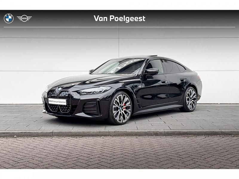 Saphirschwarz metallic (zwart metallic) Gebruikt 2023 BMW i4 Comfort Edition Sedan | € 54.900 (Eerlijke prijs) - Afbeelding 1/4