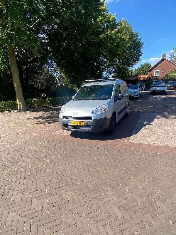 Zilver Gebruikt 2012 Peugeot Partner Van | € 5.500 (Eerlijke prijs) - Afbeelding 1/4