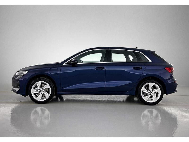 Nieuw Audi A3 Sportback e-tron Advanced 204 PK (150 kW) 2025 Blauw Hatchback