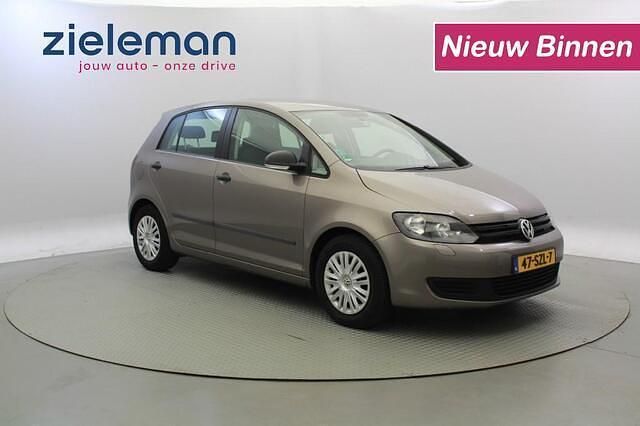 Bruin, metallic lak Gebruikt 2012 VW Golf VII Comfortline Hatchback | € 5.845 (Super prijs) - Afbeelding 1/4
