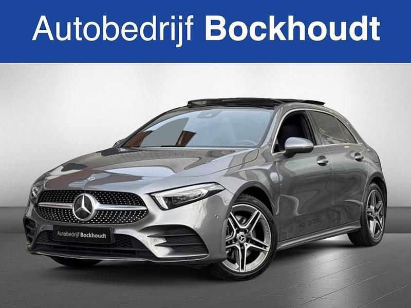 Zwart Gebruikt 2022 Mercedes A250 Premium Plus Hatchback | € 31.750 (Eerlijke prijs) - Afbeelding 1/4