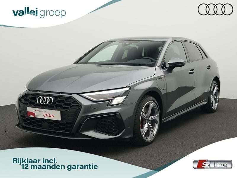 Grijs Gebruikt 2022 Audi A3 Sportback e-tron S-Line Hatchback | € 30.900 (Eerlijke prijs) - Afbeelding 1/4