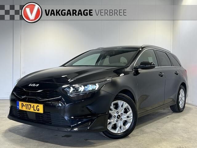 Zwart Gebruikt 2022 Kia Ceed Sportswagon Stationwagen | € 18.640 (Eerlijke prijs) - Afbeelding 1/4