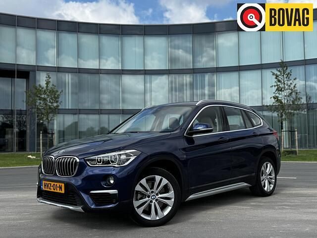 Blauw, metallic lak Gebruikt 2019 BMW X1 Executive SUV | € 26.880 (Eerlijke prijs) - Afbeelding 1/4