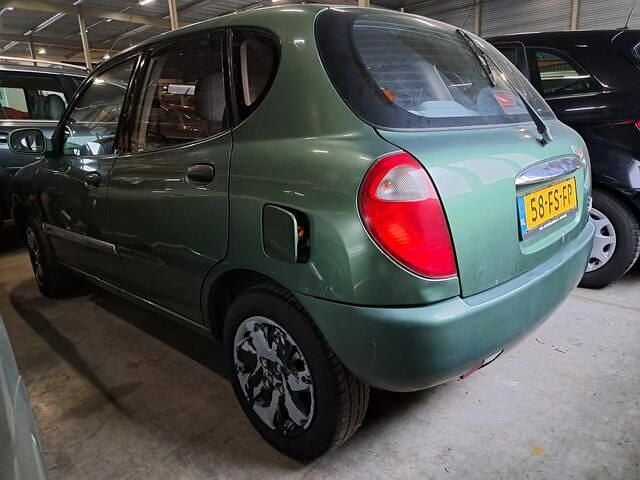 Occasion Daihatsu Sirion 56 PK (41 kW) 2000 Groen Hatchback