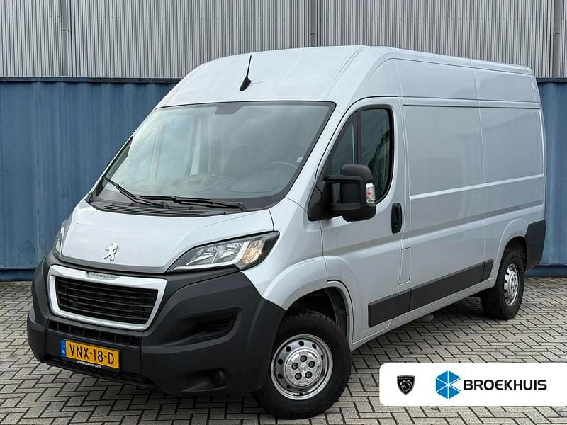 Grijs Gebruikt 2022 Peugeot Boxer Premium Van | € 22.722 (Eerlijke prijs) - Afbeelding 1/4