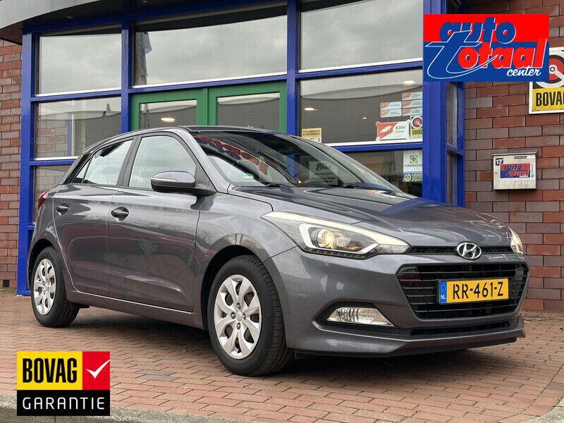 Grijs Gebruikt 2018 Hyundai i20 Comfort Hatchback | € 13.445 (Eerlijke prijs) - Afbeelding 1/3