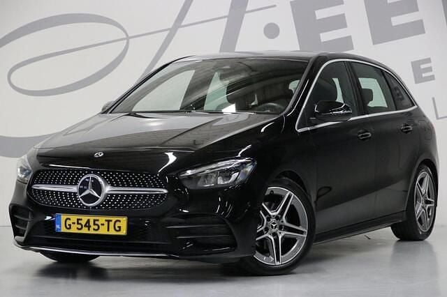 Zwart Gebruikt 2019 Mercedes B180 Business MPV | € 22.750 (Eerlijke prijs) - Afbeelding 1/4