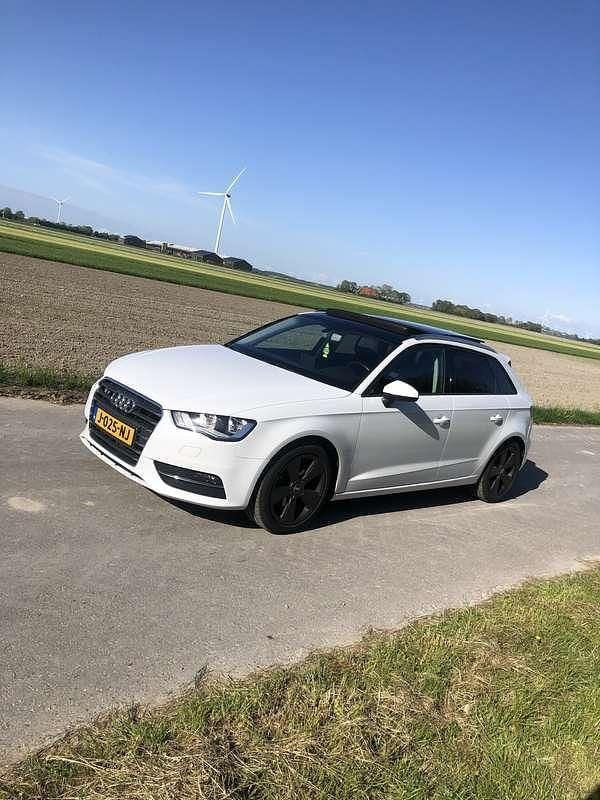 Wit Occasion 2016 Audi A3 Hatchback | € 12.000 (Goede deal) - Afbeelding 1/4