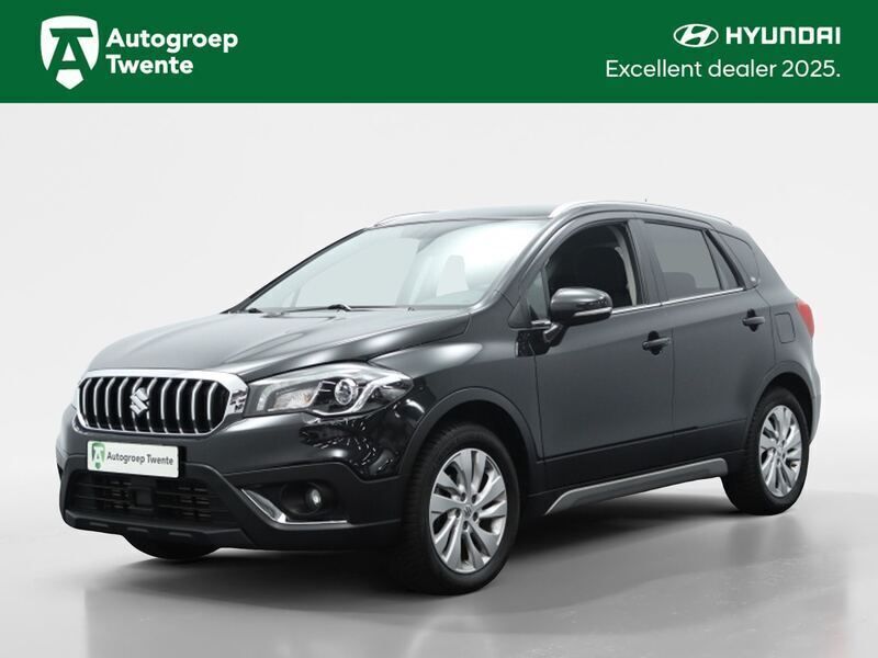 Zwart, metallic lak Gebruikt 2021 Suzuki SX4 S-Cross SUV | € 22.950 (Eerlijke prijs) - Afbeelding 1/4