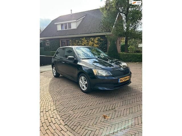 Zwart Occasion 2015 Skoda Fabia Active Hatchback | € 6.650 (Goede deal) - Afbeelding 1/4