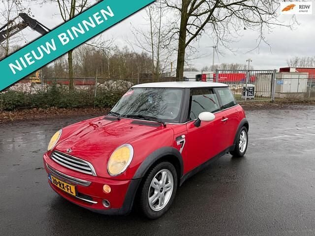 Rood Occasion 2005 Mini ONE Hatchback | € 1.599 (Super prijs) - Afbeelding 1/4