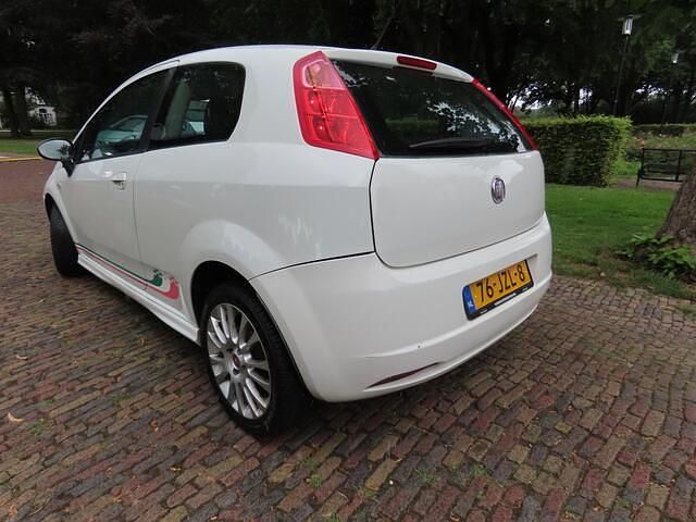 Occasion Fiat Grande Punto 77 PK (56 kW) 2009 Wit Hatchback