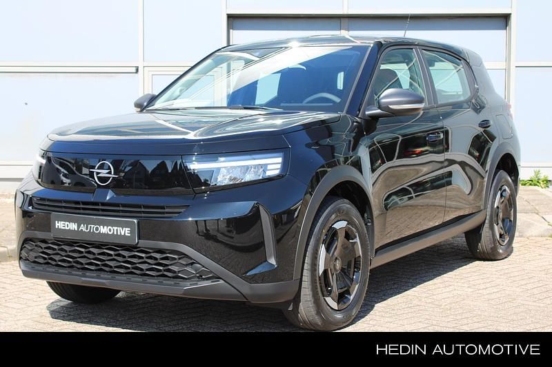 Zwart Nieuw 2025 Opel Frontera Edition SUV | € 29.445 - Afbeelding 1/4