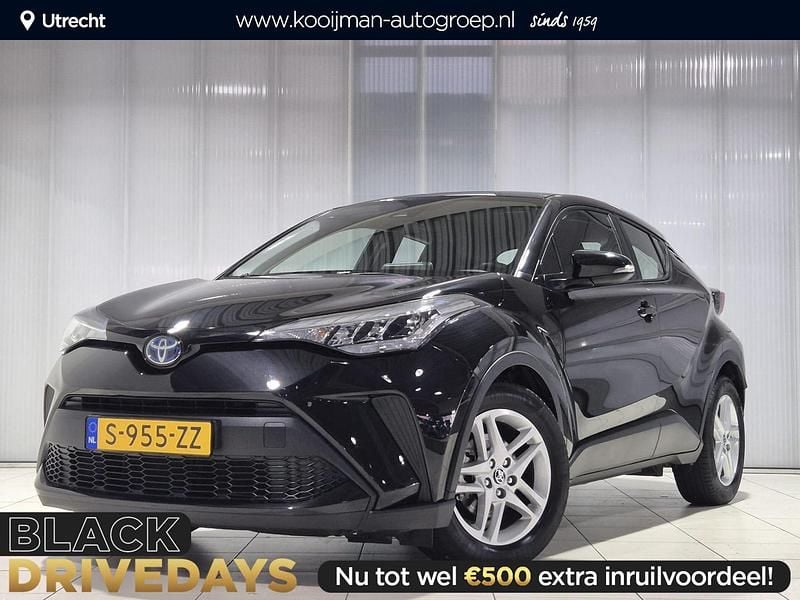 Zwart Gebruikt 2023 Toyota C-HR+ Active SUV | € 27.749 - Afbeelding 1/4
