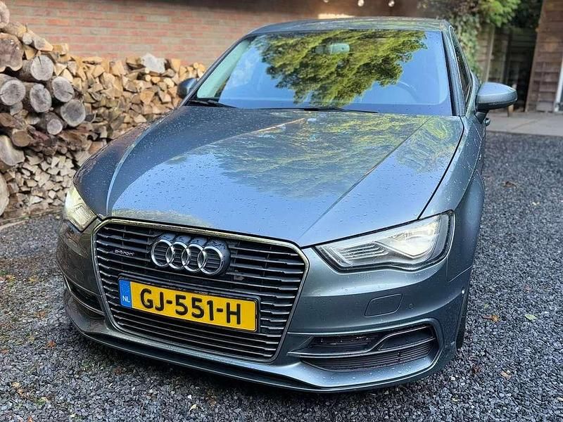 Occasion Audi A3 e-tron Ambition 150 PK (110 kW) 2015 Grijs Hatchback