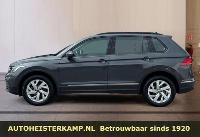 Grijs Gebruikt 2022 VW Tiguan SUV | € 47.950 - Afbeelding 1/4