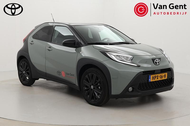 Groen Gebruikt 2025 Toyota Aygo X Pulse SUV | € 22.999 - Afbeelding 1/4