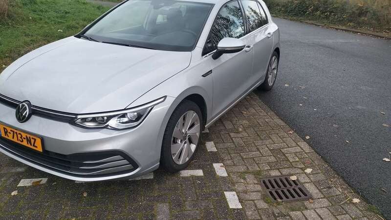 Grijs Gebruikt 2020 VW Golf VIII Style Hatchback | € 18.599 (Goede deal) - Afbeelding 1/4