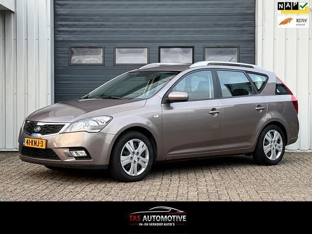 Beige (metallic) Gebruikt 2010 Kia Ceed Hatchback | € 4.950 (Goede deal) - Afbeelding 1/4