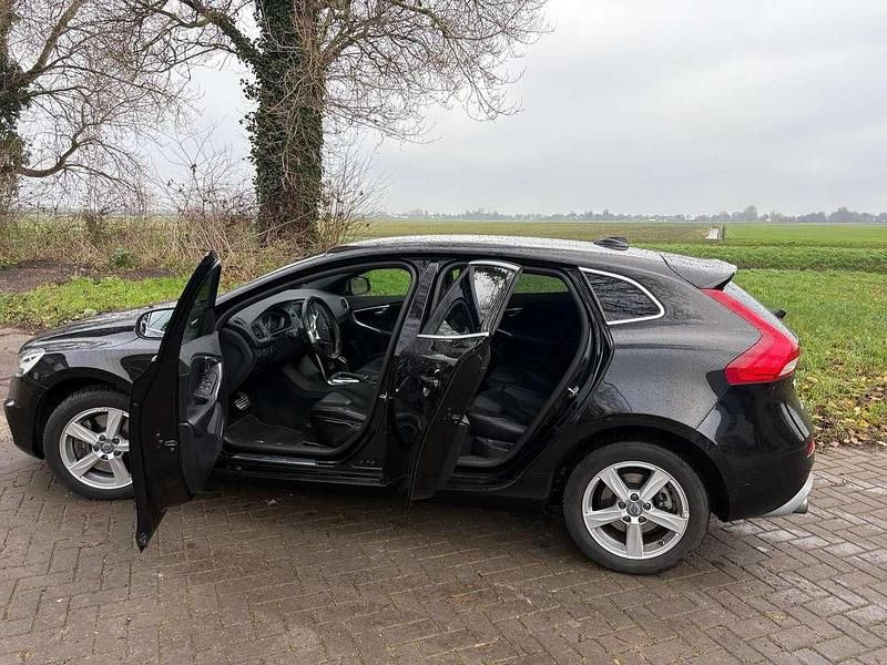 Occasion Volvo V40 190 PK (139 kW) 2018 Zwart Sedan