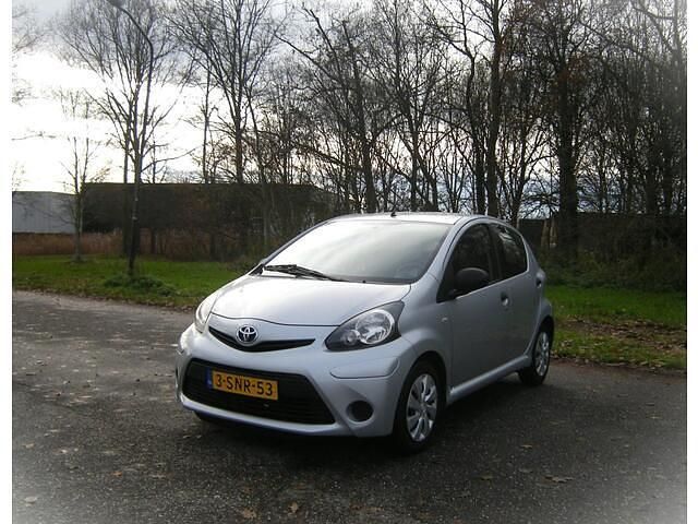 Occasion Toyota Aygo 68 PK (50 kW) 2013 Grijs (metallic) Hatchback