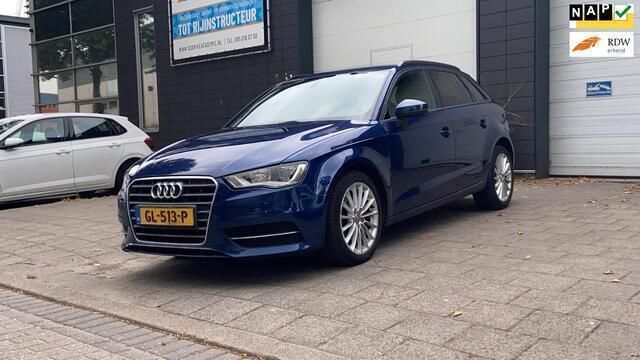 Blauw Gebruikt 2015 Audi A3 Sportback Ambition Hatchback | € 9.250 - Afbeelding 1/4