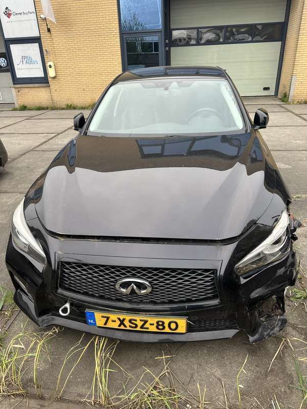 Gebruikt 2014 Infiniti Q50 Sedan | € 5.500 - Afbeelding 1/4