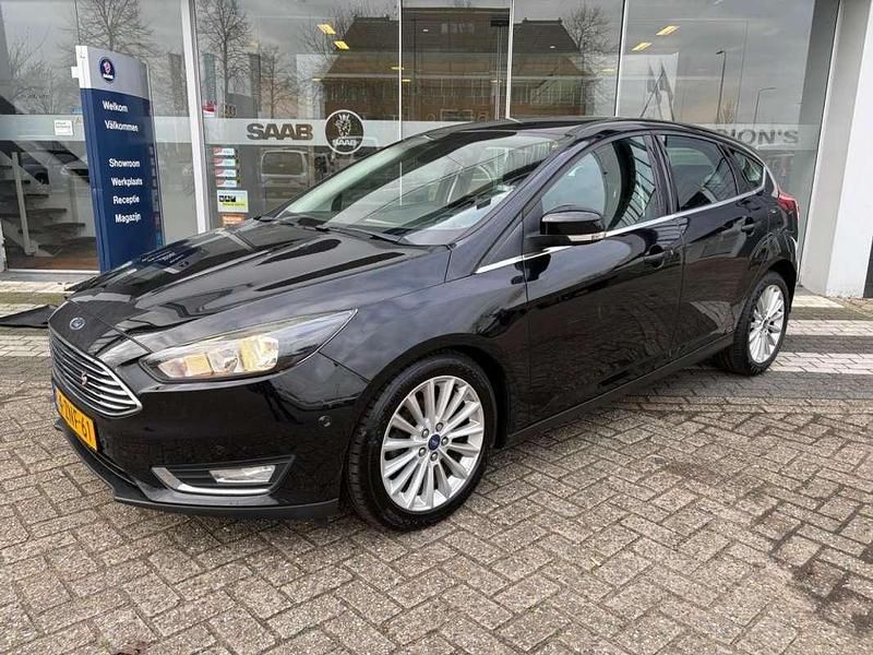 Zwart Gebruikt 2015 Ford Focus Hatchback | € 5.250 (Goede deal) - Afbeelding 1/4