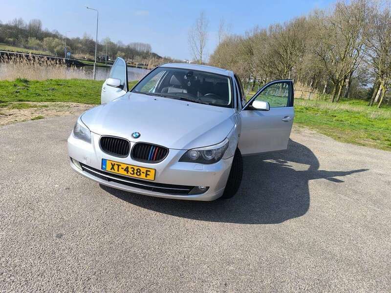 Zilver Gebruikt 2007 BMW 530 Sedan | € 8.300 (Iets duurder) - Afbeelding 1/4