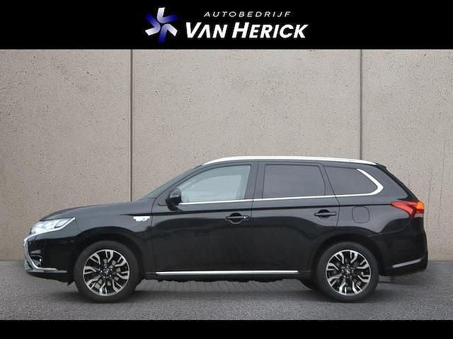 Occasion Mitsubishi Outlander P-HEV 121 PK (88 kW) 2016 Zwart (metallic) SUV