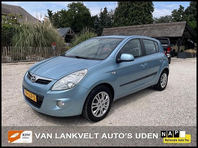 Blauw, metallic lak Gebruikt 2010 Hyundai i20 Hatchback | € 4.999 (Eerlijke prijs) - Afbeelding 1/4