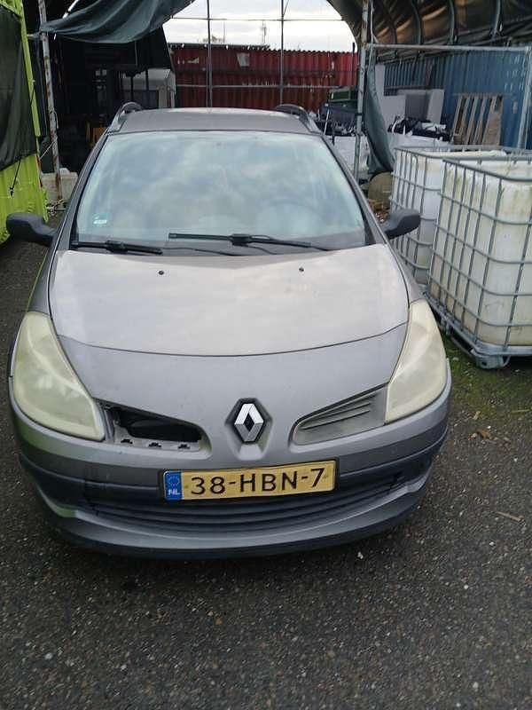 Grijs Gebruikt 2008 Renault Clio GrandTour Expression Stationwagen | € 500 (Goede deal) - Afbeelding 1/4