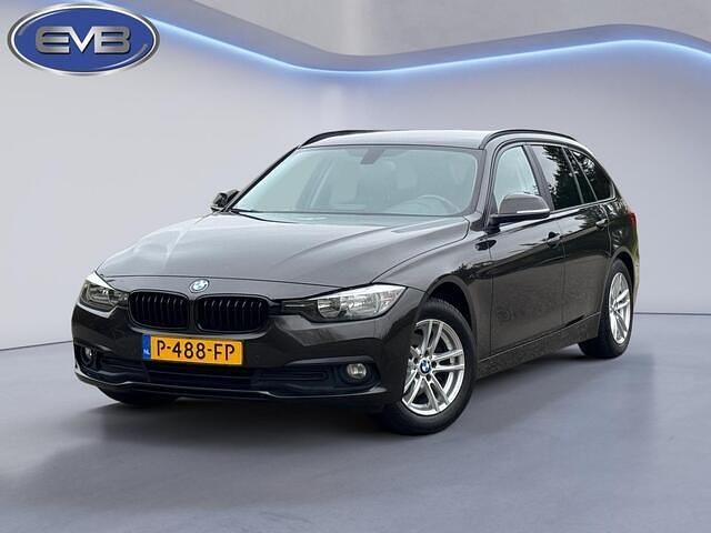 Bruin Gebruikt 2017 BMW 316 Executive Stationwagen | € 8.250 - Afbeelding 1/4