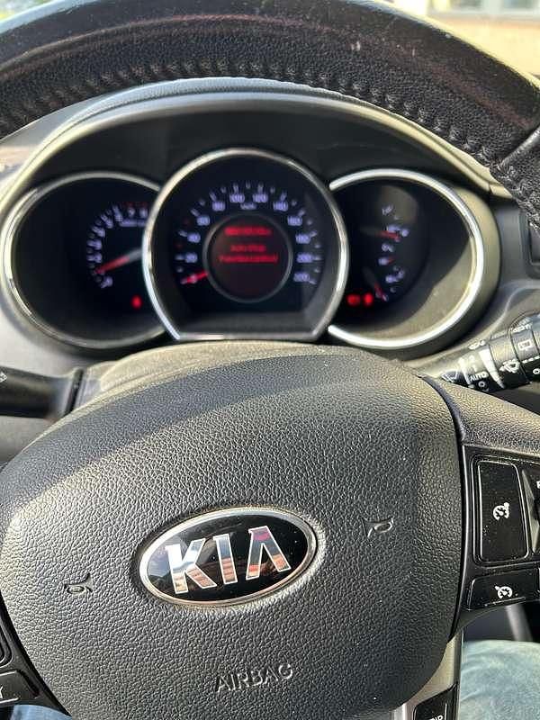 Wit Gebruikt 2013 Kia Rio Hatchback | € 4.000 (Goede deal) - Afbeelding 1/4