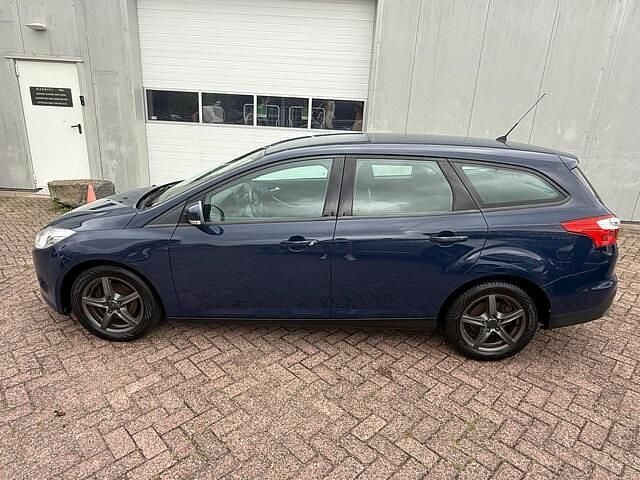 Blauw Gebruikt 2013 Ford Focus Trend Stationwagen | € 1.650 (Goede deal) - Afbeelding 1/4