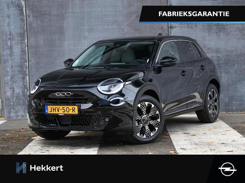 Zwart Nieuw 2025 Fiat 600 La Prima SUV | € 31.595 - Afbeelding 1/4