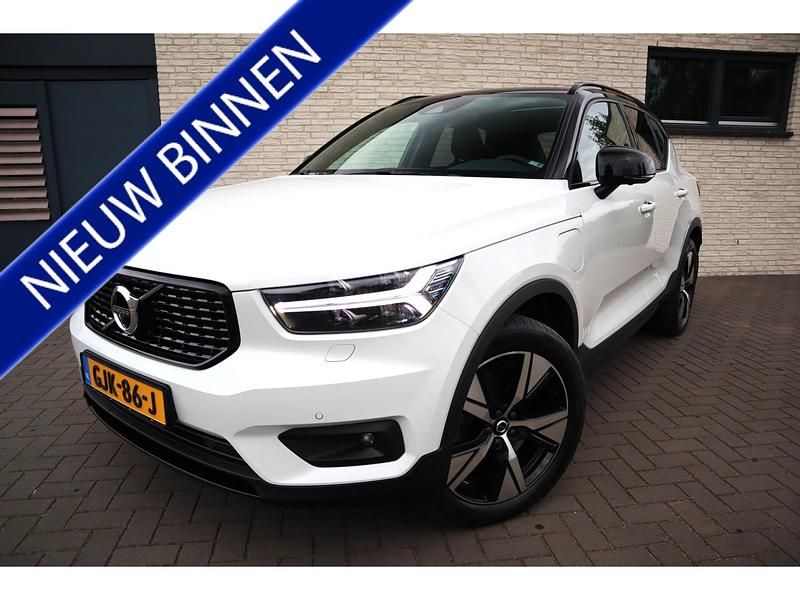 Wit Gebruikt 2022 Volvo XC40 R-Design SUV | € 34.950 (Eerlijke prijs) - Afbeelding 1/4