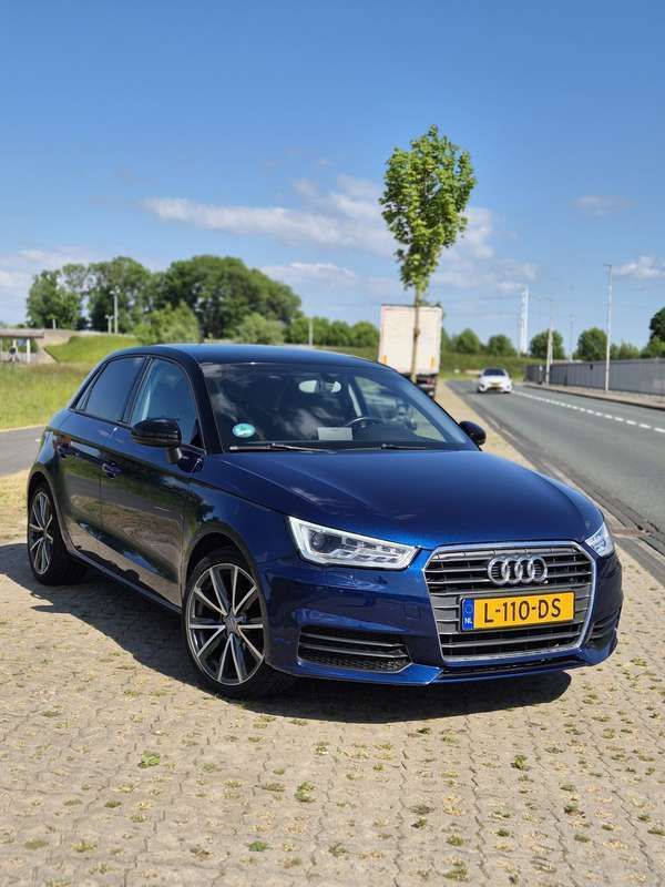 Blauw Gebruikt 2015 Audi A1 Sport Hatchback | € 14.250 (Duur) - Afbeelding 1/4