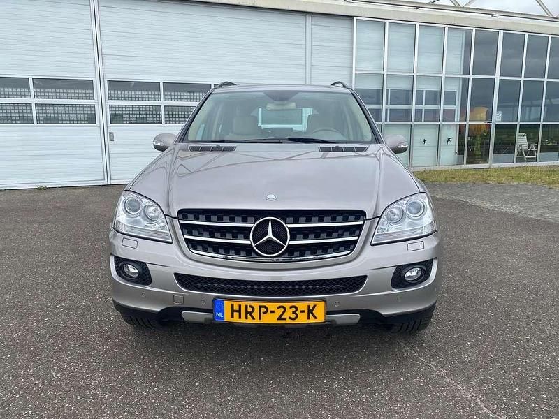 Grijs Gebruikt 2005 Mercedes ML500 SUV | € 28.950 - Afbeelding 1/4