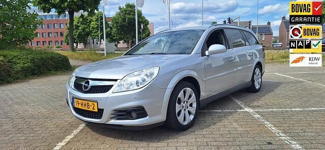Grijs Gebruikt 2008 Opel Vectra Executive Stationwagen | € 3.950 - Afbeelding 1/4