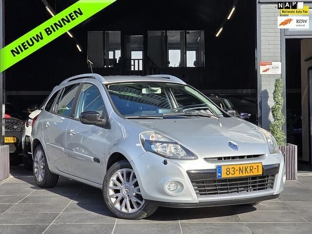 Grijs Gebruikt 2010 Renault Clio GrandTour Stationwagen | € 3.000 (Eerlijke prijs) - Afbeelding 1/4