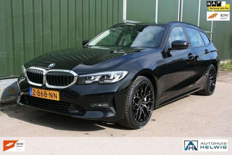 Zwart Gebruikt 2020 BMW 330e Executive Stationwagen | € 26.950 (Goede deal) - Afbeelding 1/4