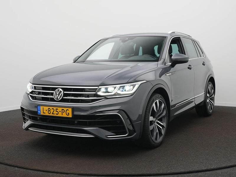 Grijs Gebruikt 2021 VW Tiguan R-line SUV | € 35.450 (Eerlijke prijs) - Afbeelding 1/4