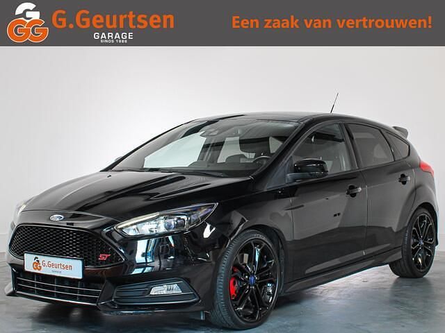 Zwart Gebruikt 2017 Ford Focus ST Hatchback | € 17.900 (Eerlijke prijs) - Afbeelding 1/4