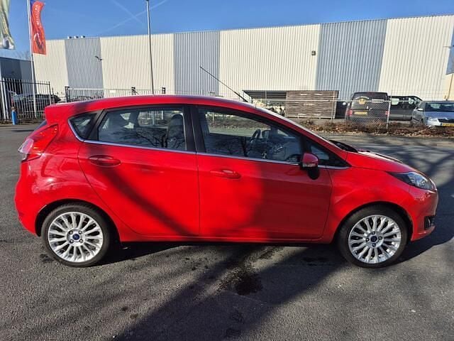 Occasion Ford Fiesta Titanium 101 PK (74 kW) 2013 Rood Hatchback