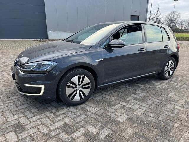 Grijs (metallic) Occasion 2017 VW e-Golf Hatchback | € 11.250 (Iets duurder) - Afbeelding 1/4