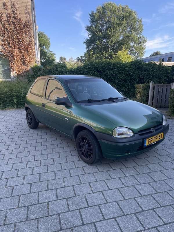 Gebruikt 1996 Opel Corsa Swing Sedan | € 850 (Eerlijke prijs) - Afbeelding 1/4